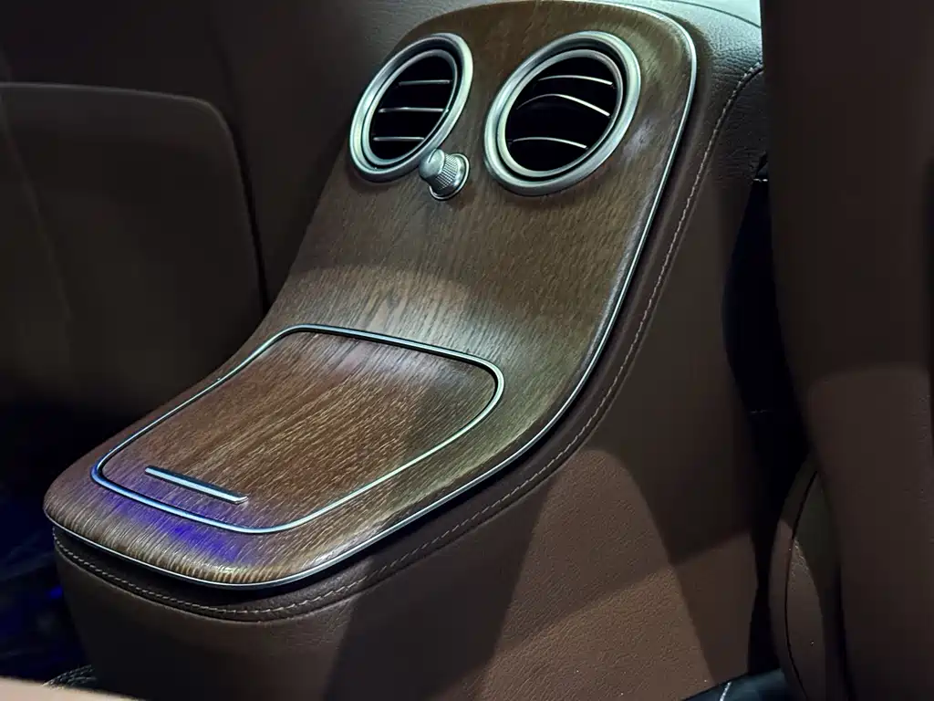 Mercedes-Benz E-Class 2023 — фото 11