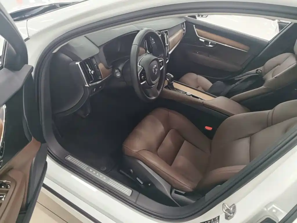 Volvo S90 2019 — фото 16