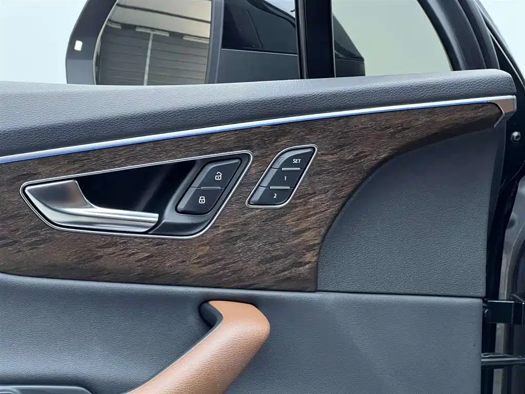 Audi Q7 2022 — фото 16
