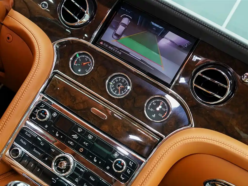 Bentley Mulsanne 2020 — фото 18