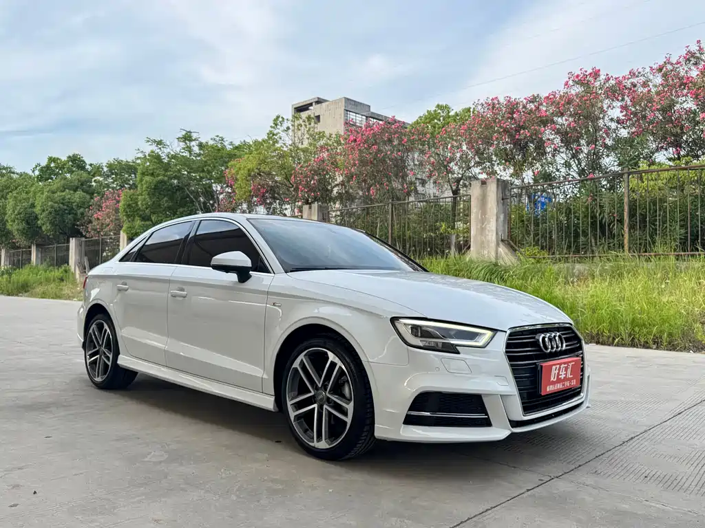 Audi A3 2018 — фото 3