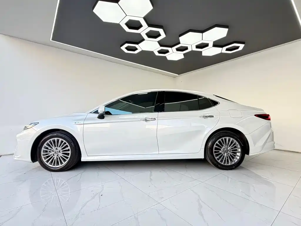 Toyota Camry 2025 — фото 5