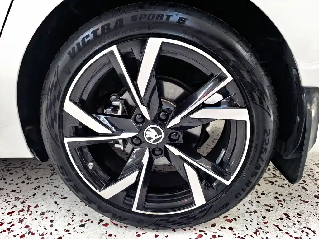 Skoda Octavia 2022 — фото 19