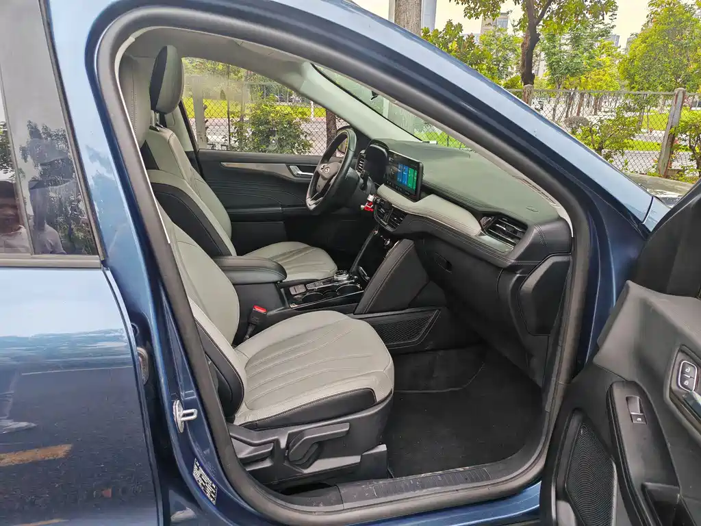 Ford Escape 2021 — фото 15