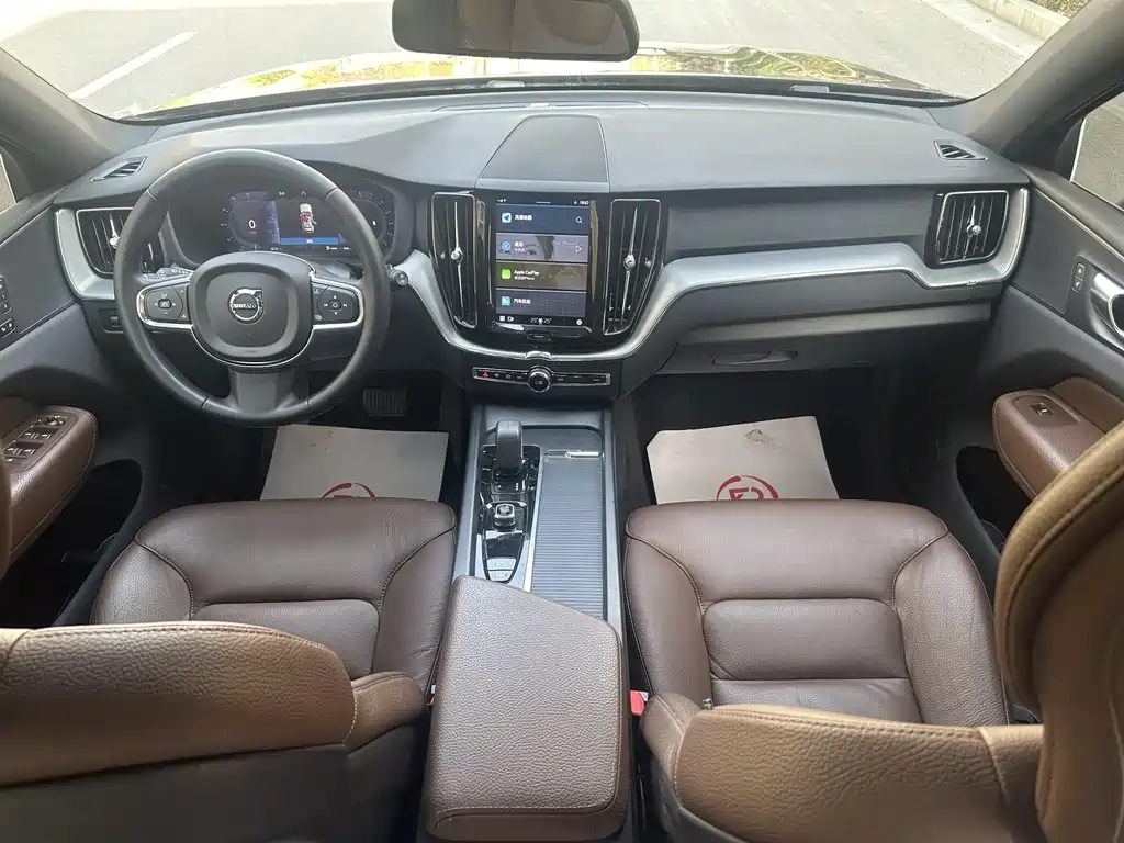 Volvo XC60 2021 — фото 9