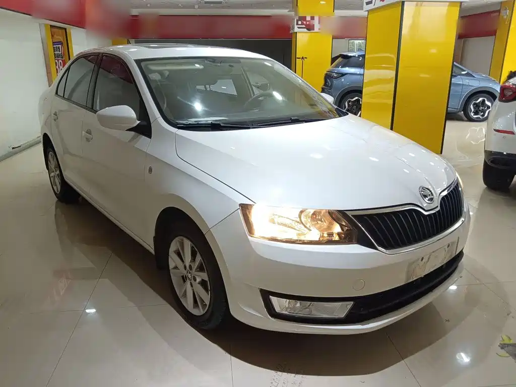 Skoda Rapid 2016 — фото 22