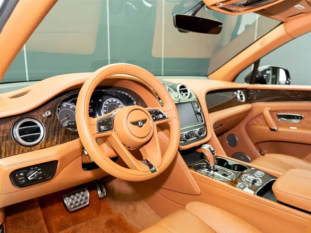 Bentley Bentayga 2018 — фото 10