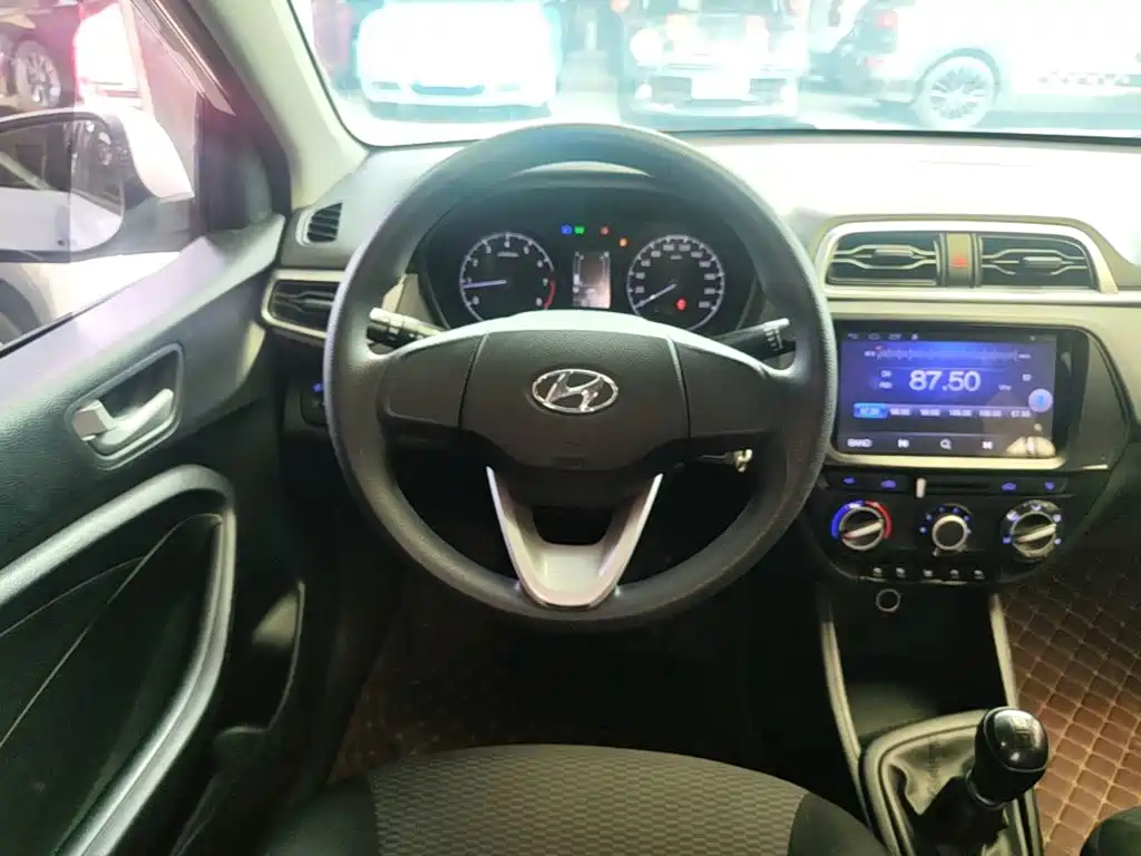 Hyundai Accent 2019 — фото 11