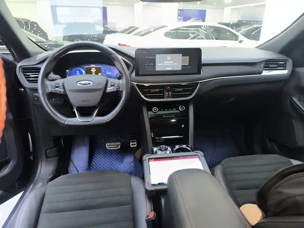 Ford Escape 2020 — фото 10