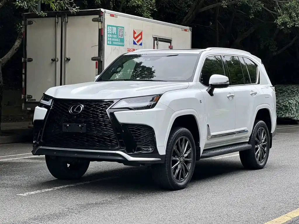 Lexus LX 2025 — фото 1