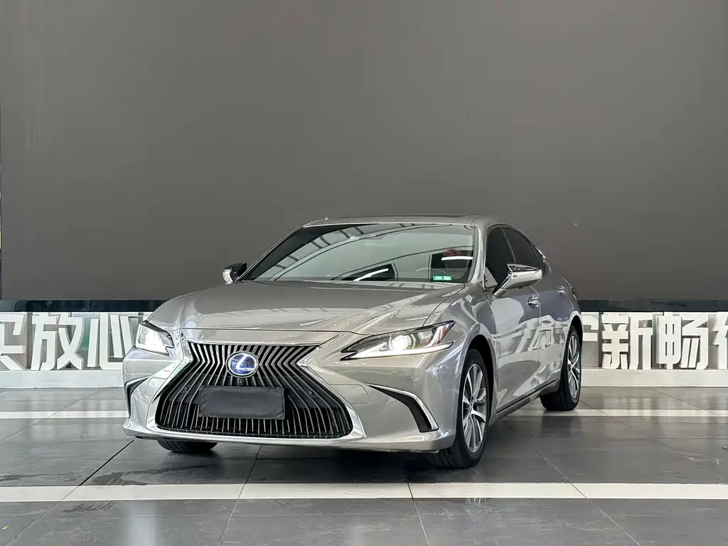 Lexus ES 2020 — фото 1