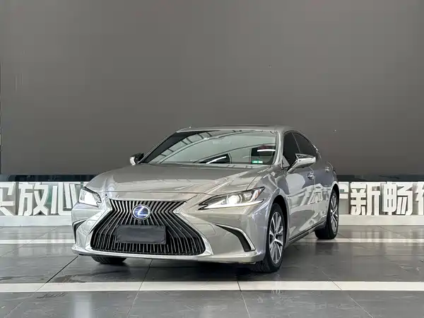 Lexus ES 2020