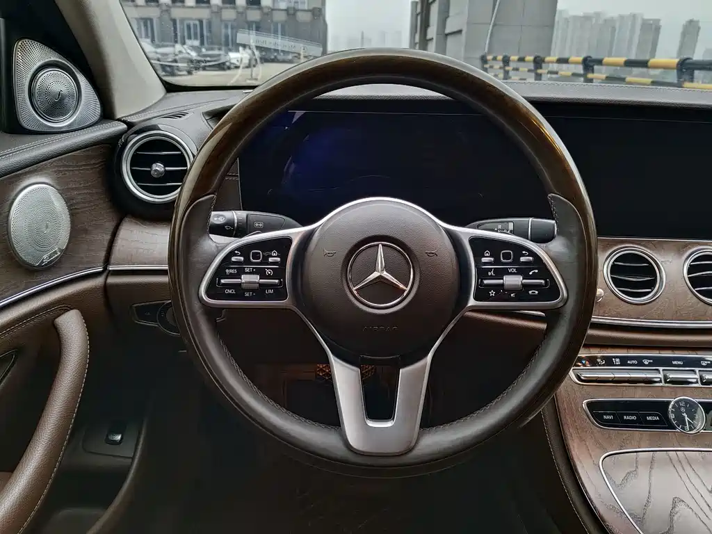 Mercedes-Benz E-Class 2020 — фото 11