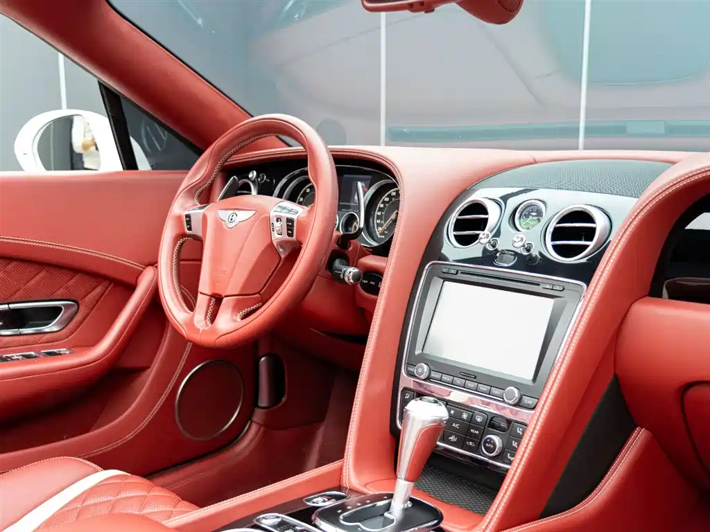 Bentley Continental 2019 — фото 14