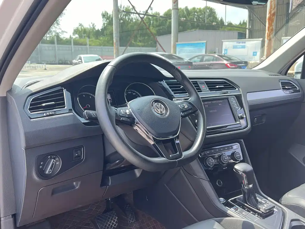 Volkswagen Tiguan L 2018 — фото 8