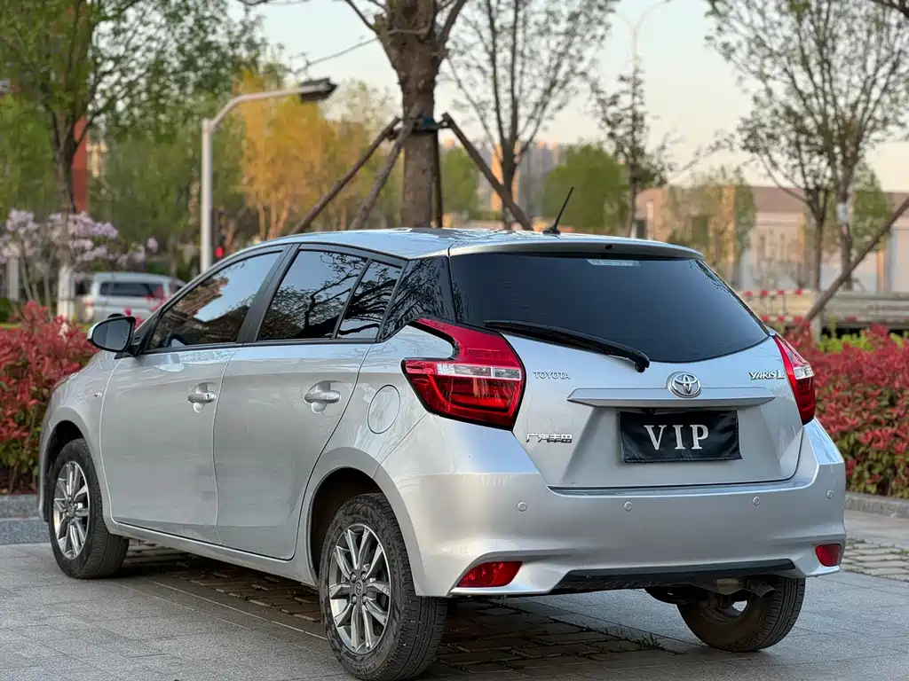Toyota Yaris L 2022 — фото 8