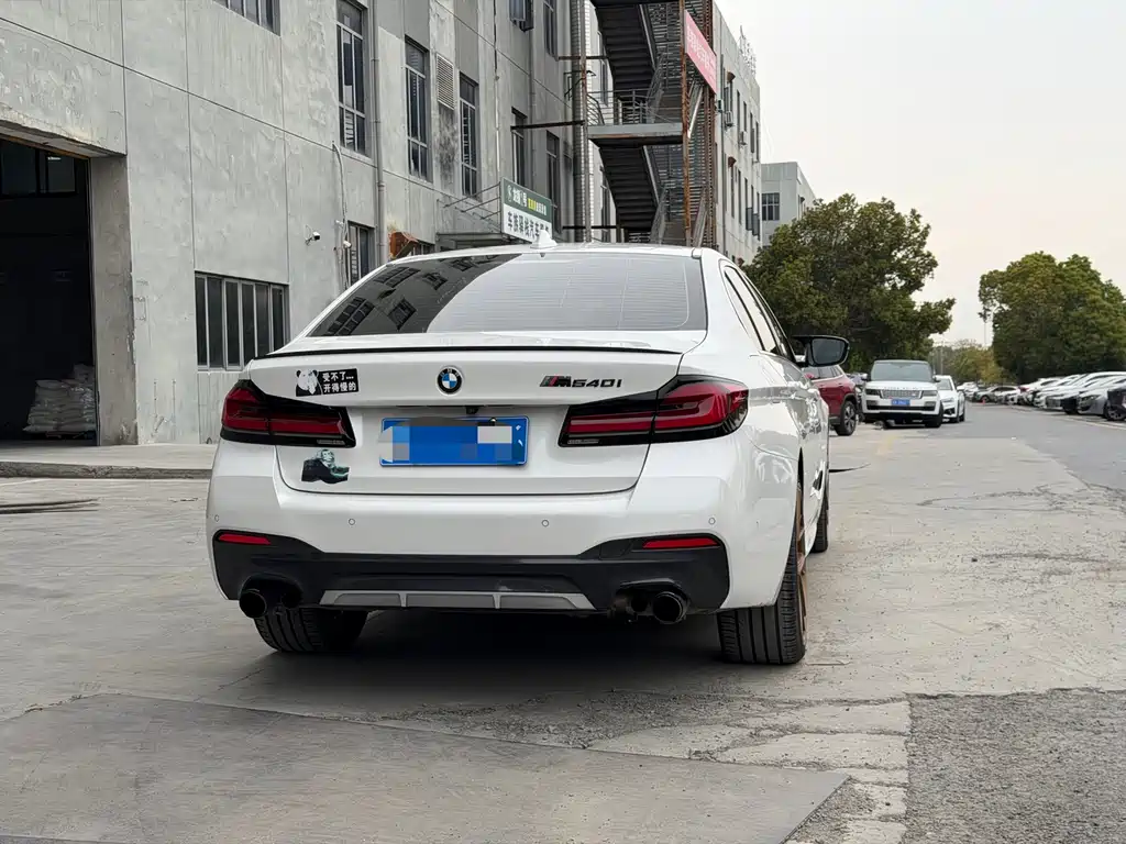 BMW 5 Series 2023 — фото 16