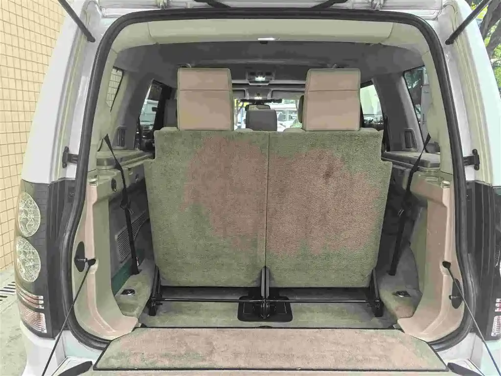 Land Rover Discovery 2014 — фото 14