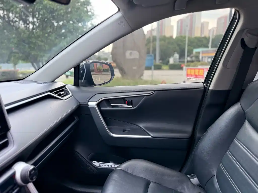 Toyota RAV4 2020 — фото 16