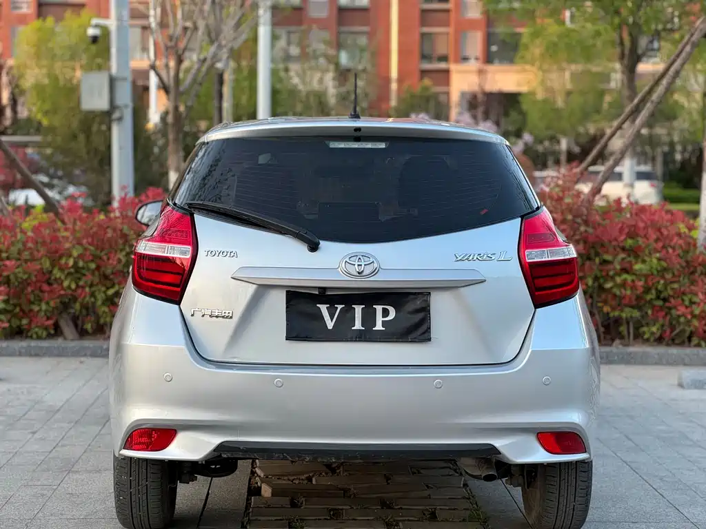 Toyota Yaris L 2022 — фото 9