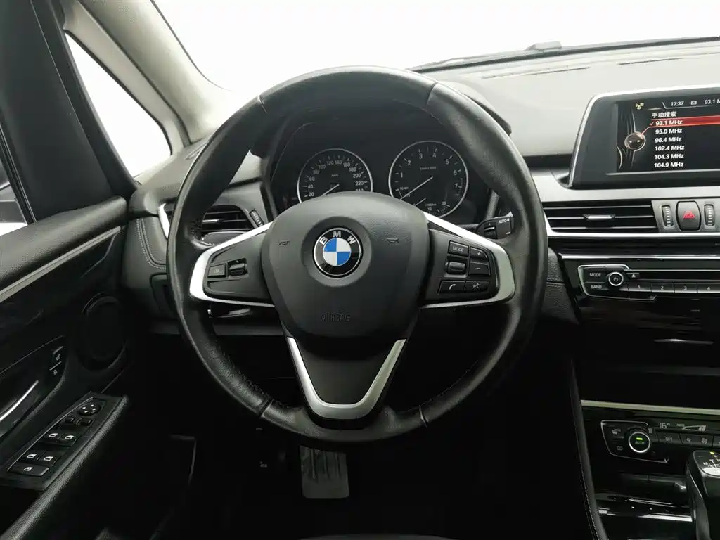 BMW 2 Series Active Tourer 2016 — фото 11