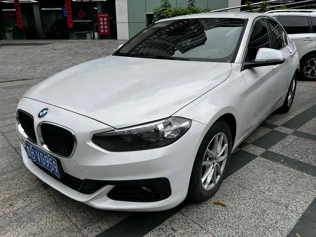 BMW 1 Series 2018 — фото 1