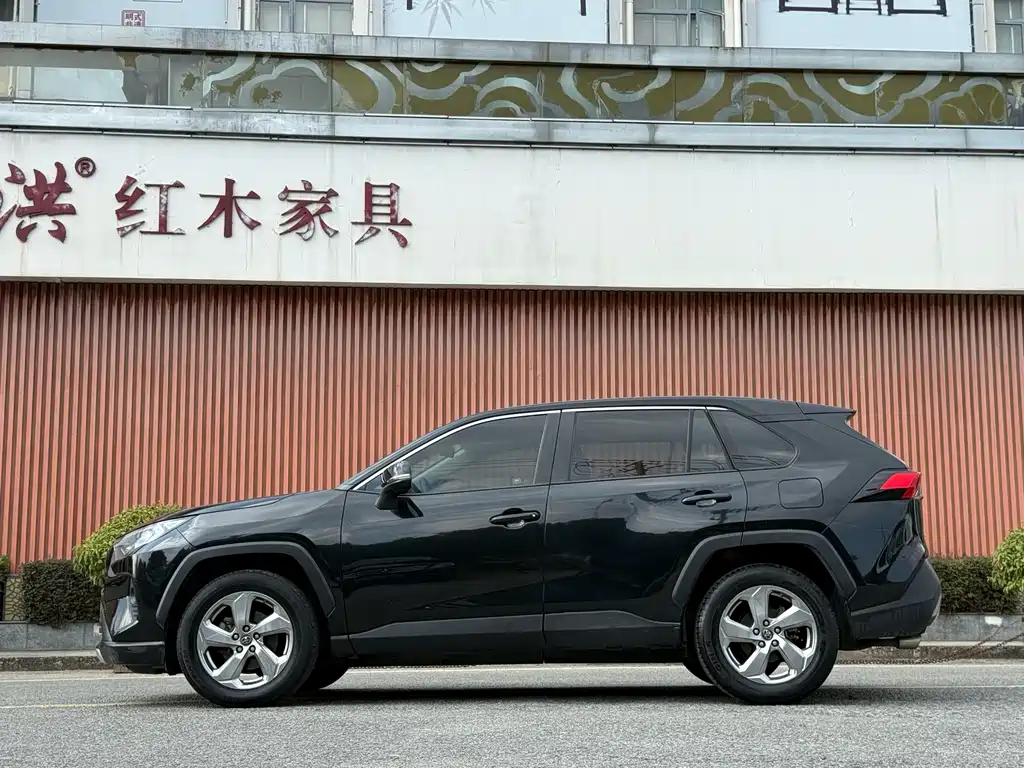 Toyota RAV4 2020 — фото 4