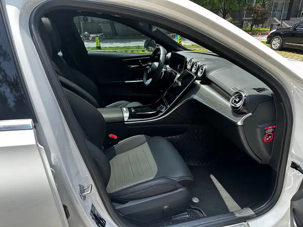 Mercedes-Benz C-Class 2023 — фото 11