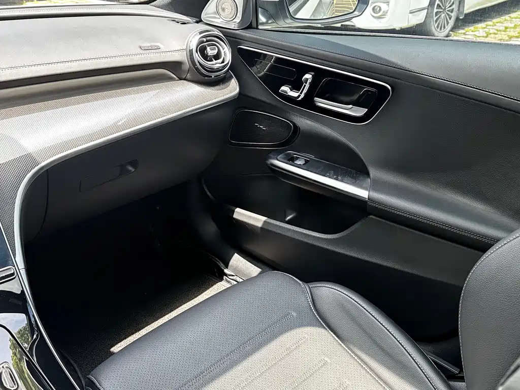 Mercedes-Benz C-Class 2023 — фото 9