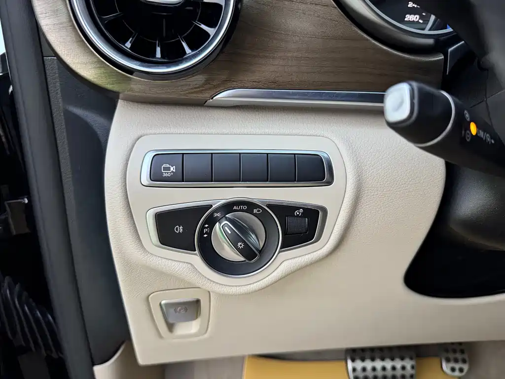 Mercedes-Benz V-Class 2022 — фото 17