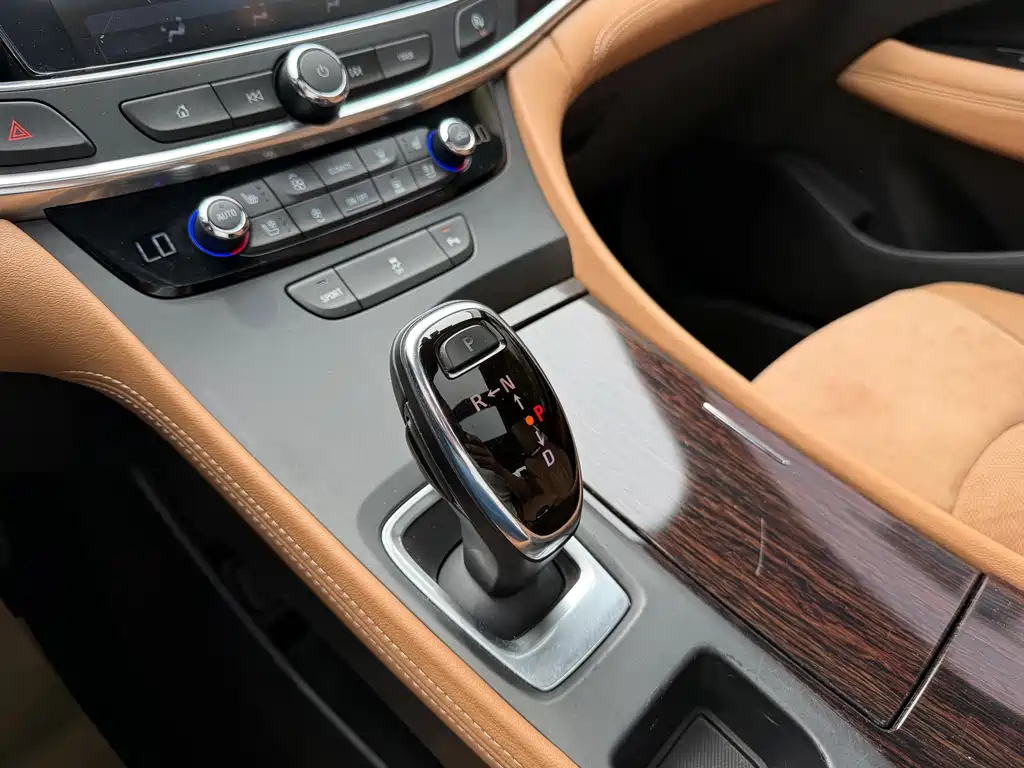 Buick LaCrosse 2017 — фото 14