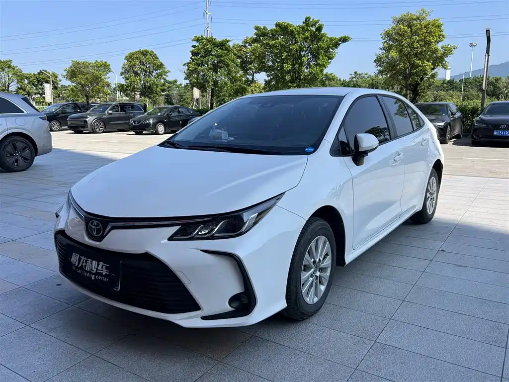 Toyota Corolla 2022 — фото 1