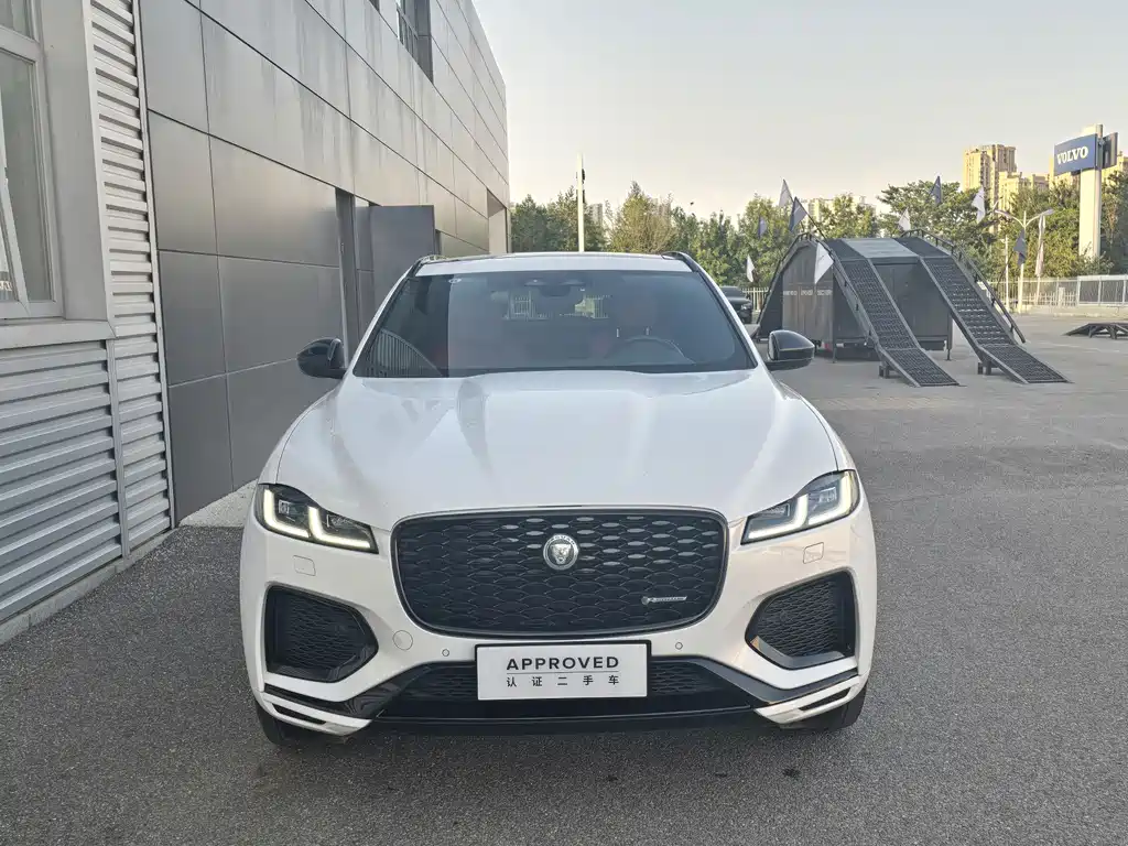 Jaguar F-PACE 2024
