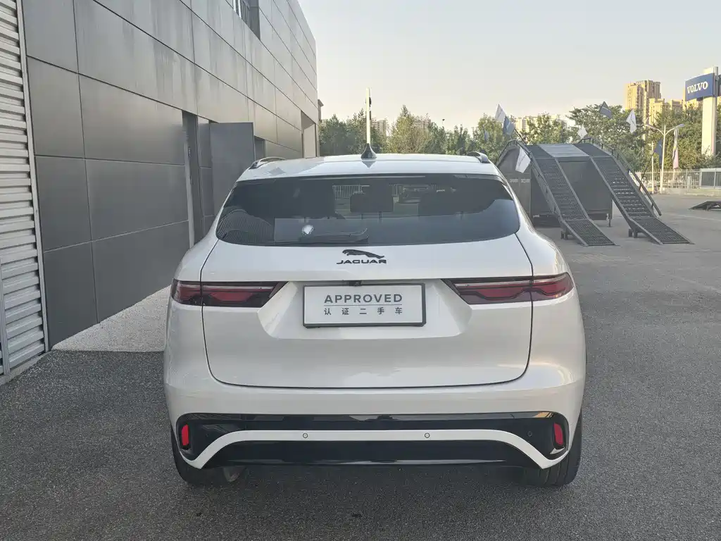 Jaguar F-PACE 2024