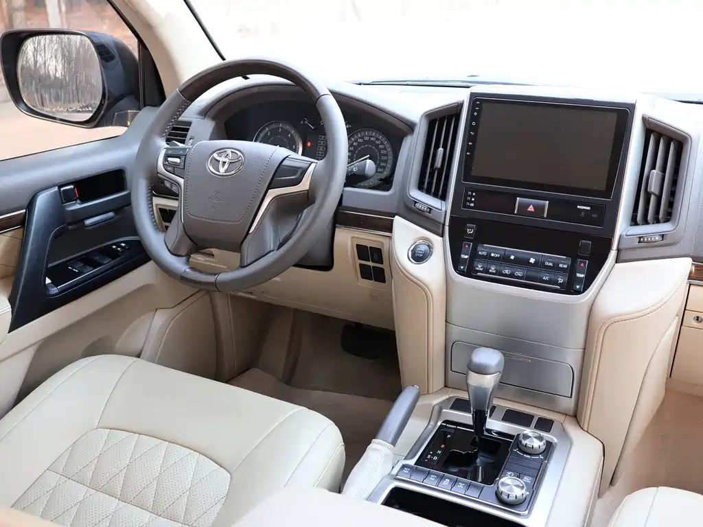 Toyota Land Cruiser 2020 — фото 11