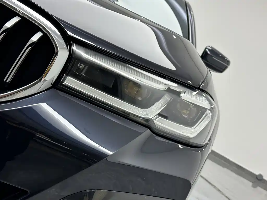 BMW 5 Series 2022 — фото 19