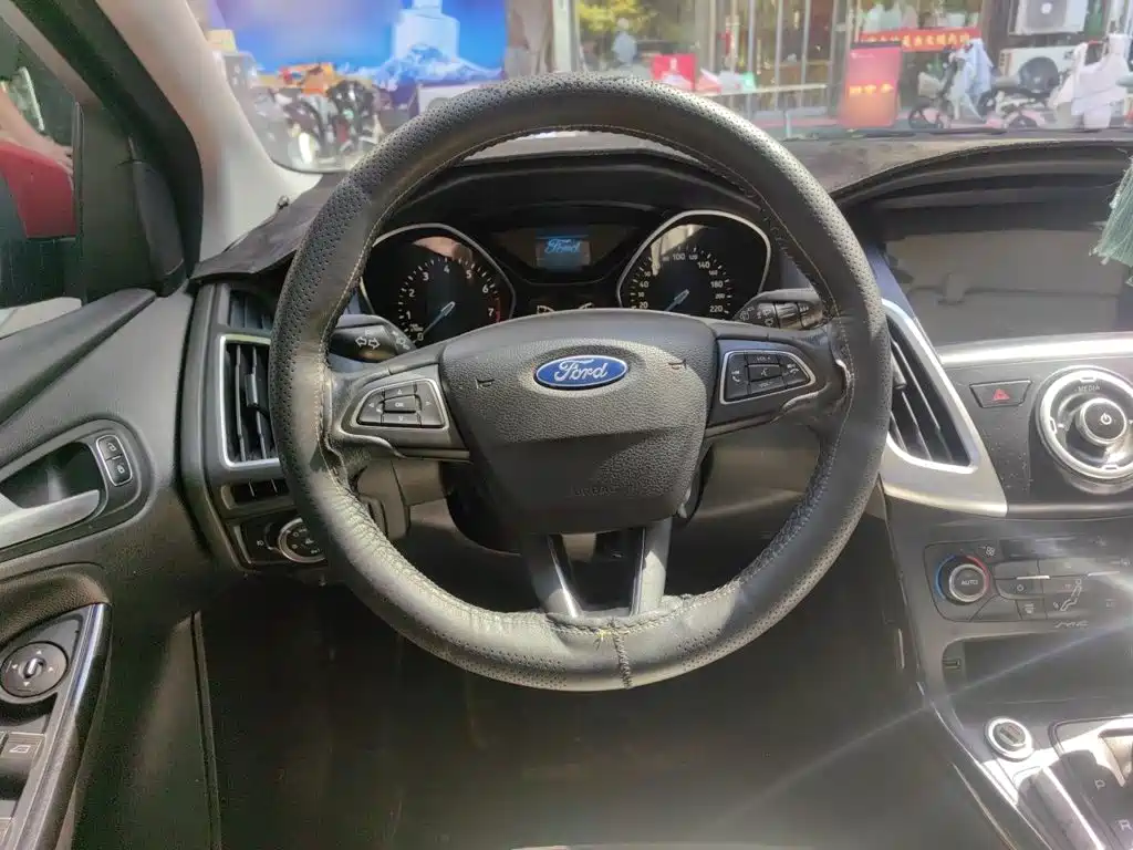 Ford Focus 2016 — фото 3