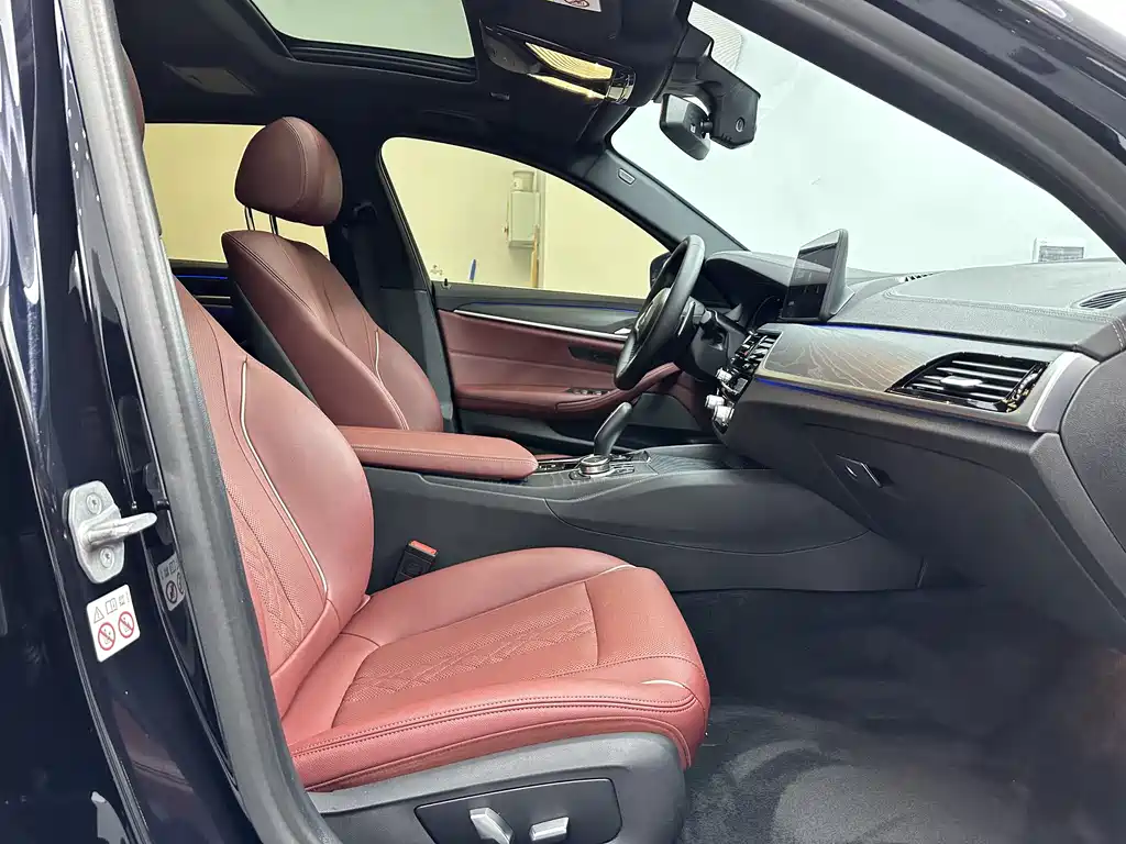 BMW 5 Series 2022 — фото 13