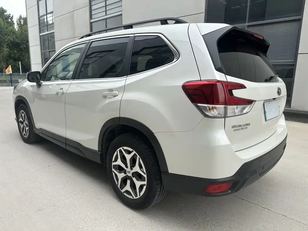 Subaru Forester 2022 — фото 7