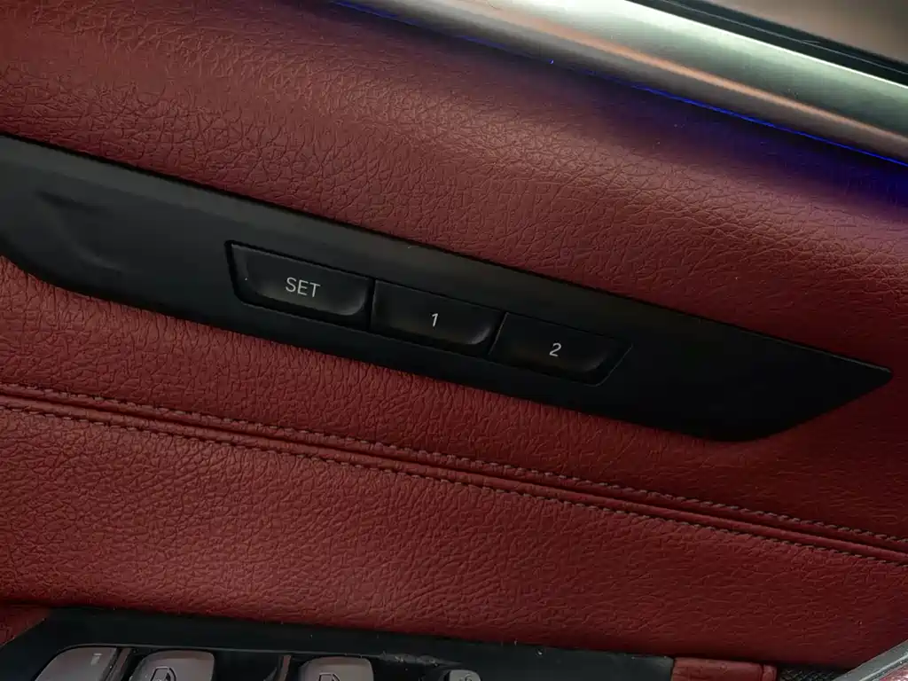 BMW 5 Series 2018 — фото 10