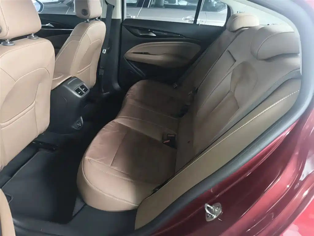 Buick Regal 2020 — фото 17