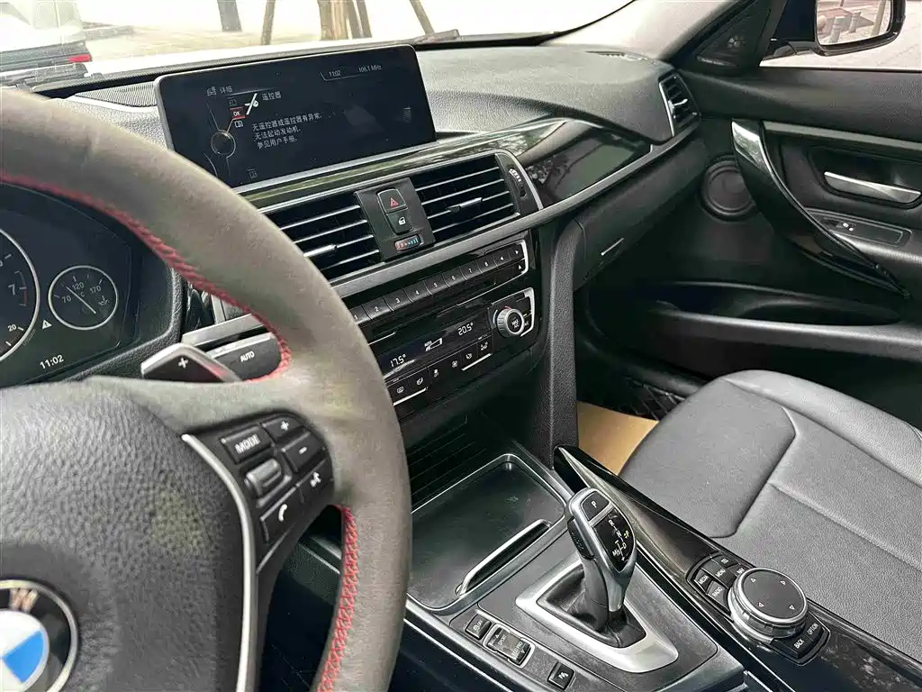 BMW 3 Series 2017 — фото 11