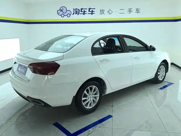 Geely Emgrand 2021