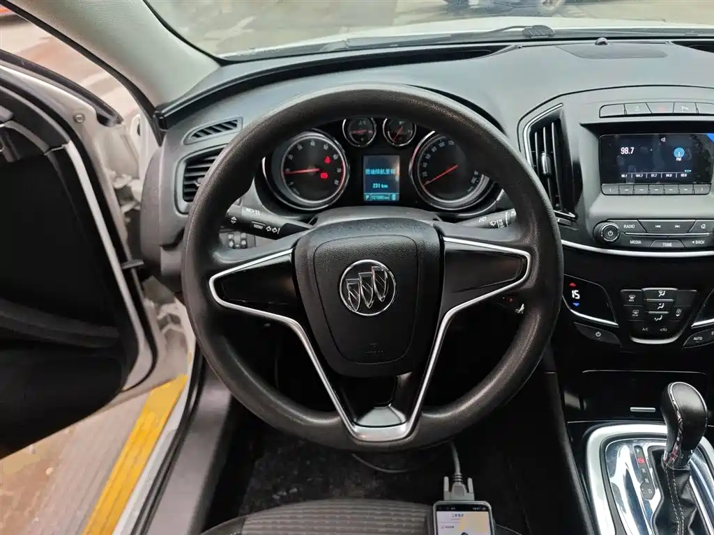 Buick Regal 2017 — фото 11