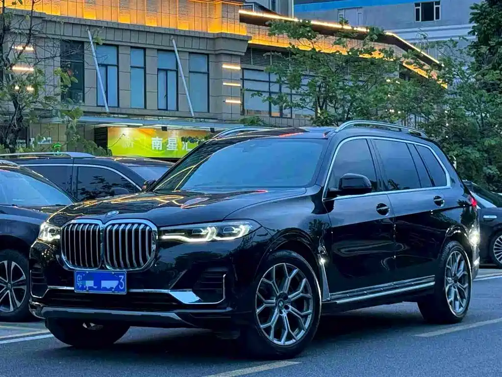 BMW X7 2021 — фото 1