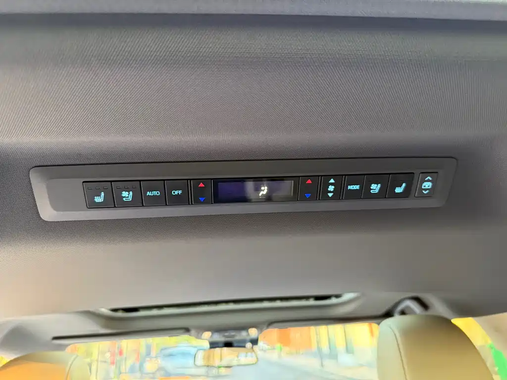 Toyota Sienna 2022 — фото 13