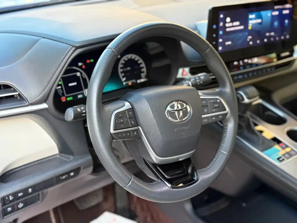 Toyota Sienna 2022 — фото 10