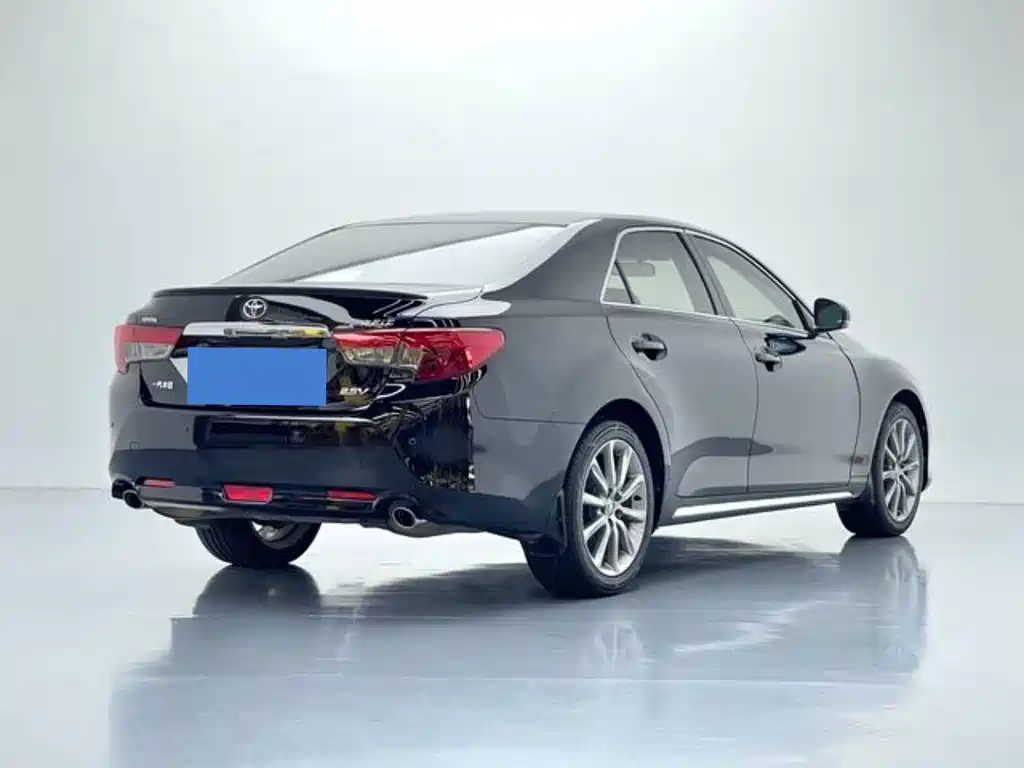 Toyota Reiz 2015 — фото 6