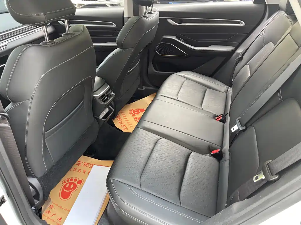 Geely Emgrand 2022