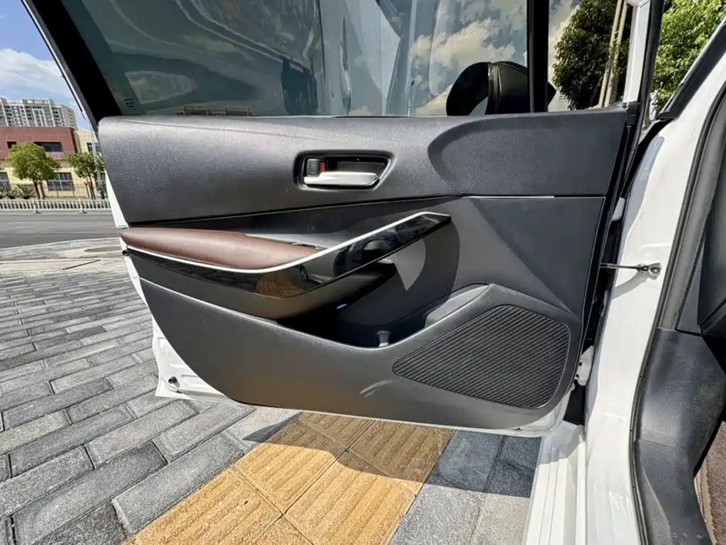 Toyota Corolla 2023 — фото 17